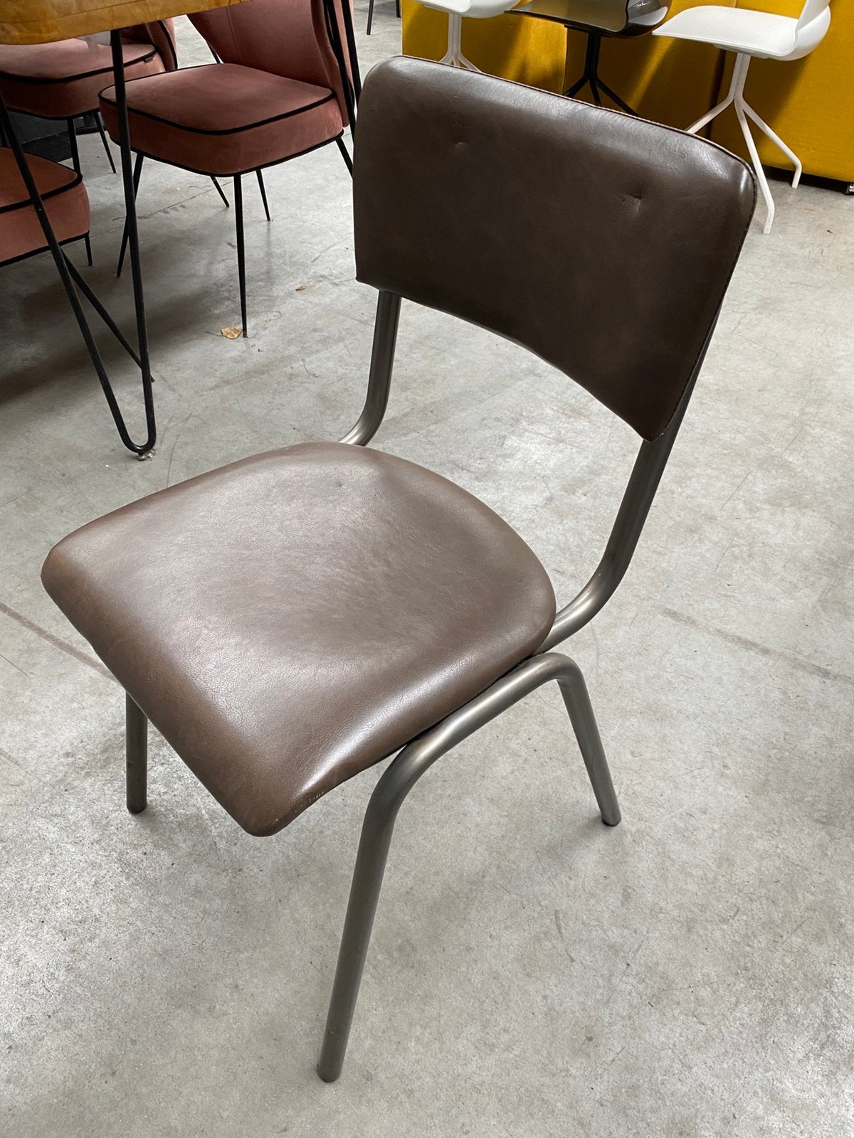 Diverses chaises d'école (avec et sans accoudoirs), Enlèvement ou Envoi, Utilisé