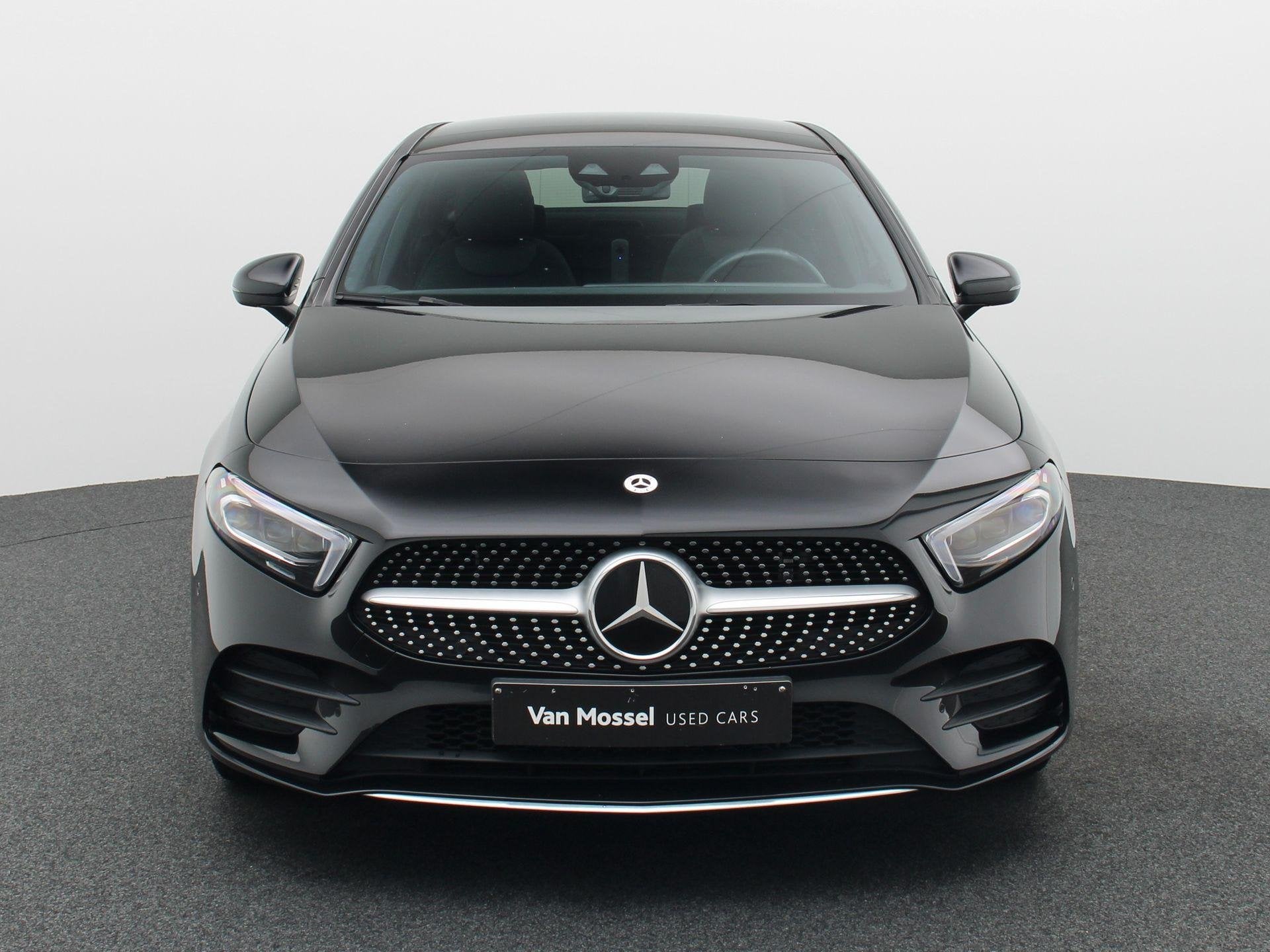Mercedes-Benz A 250 e Sedan AMG Line + PANO DAK + MULTIBEAM, Auto's, Gebruikt, 4 cilinders, 16 kWh, Leder en Stof