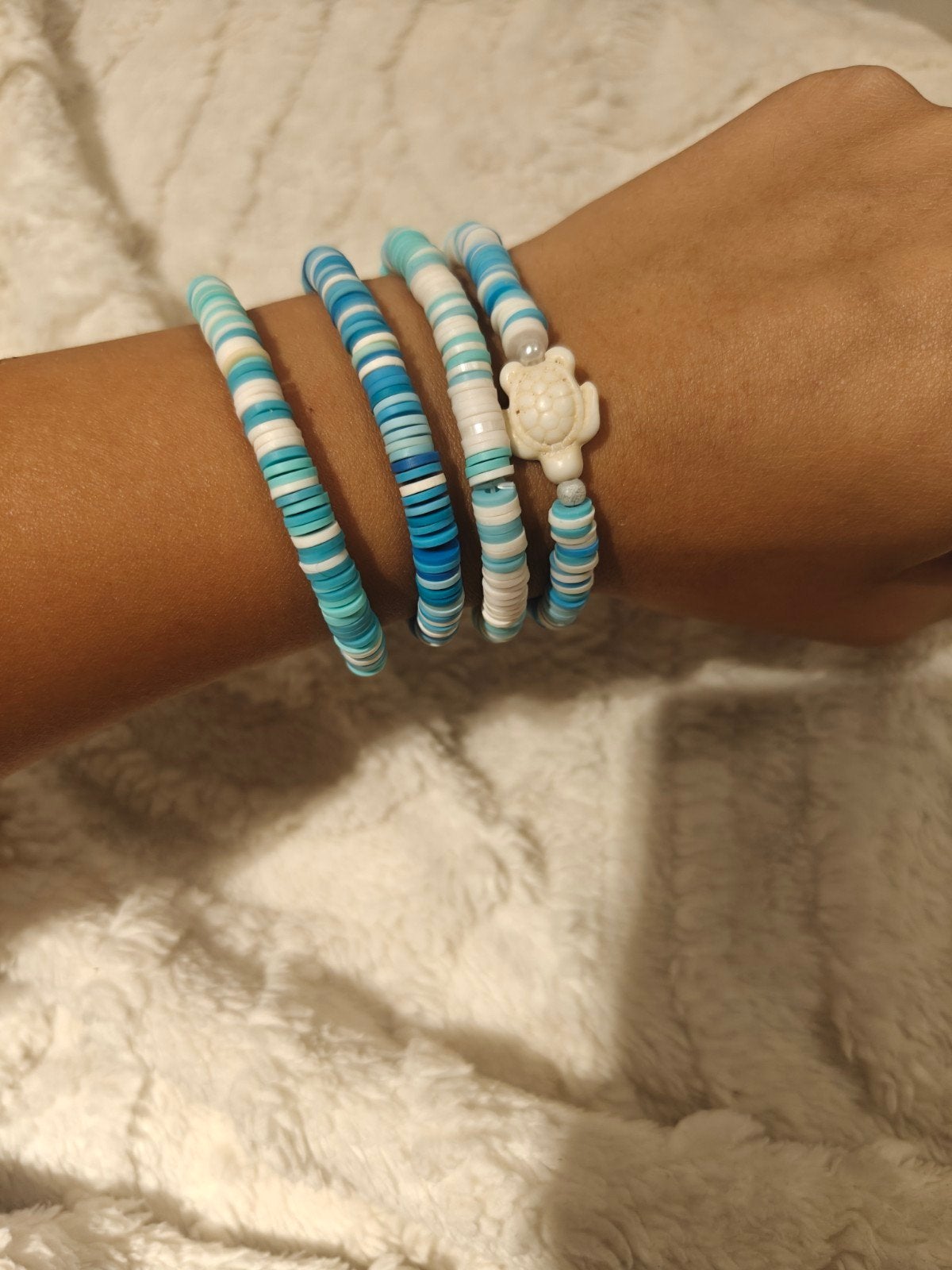 Handgemaakte Blauwe Armbandjes met Schildpadje (4), Ophalen of Verzenden, Nieuw, Blauw, Met bedels of kralen