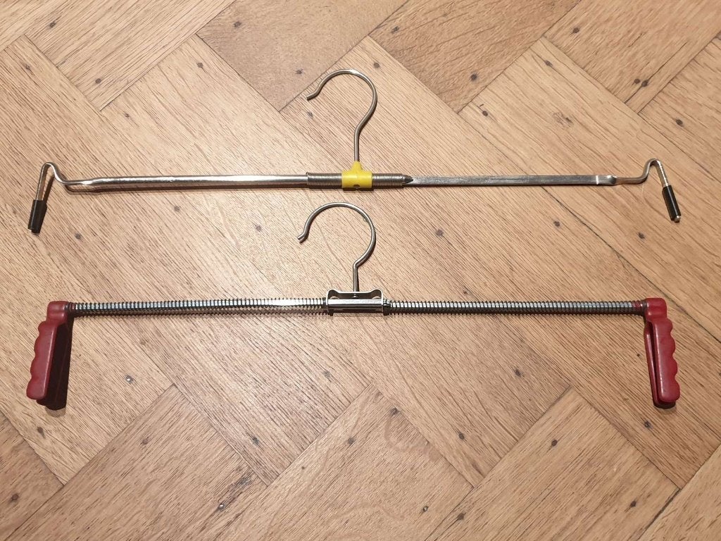 2 vintage kleerhanger met veer B 38 en 41,5cm, Huis en Inrichting, Ophalen