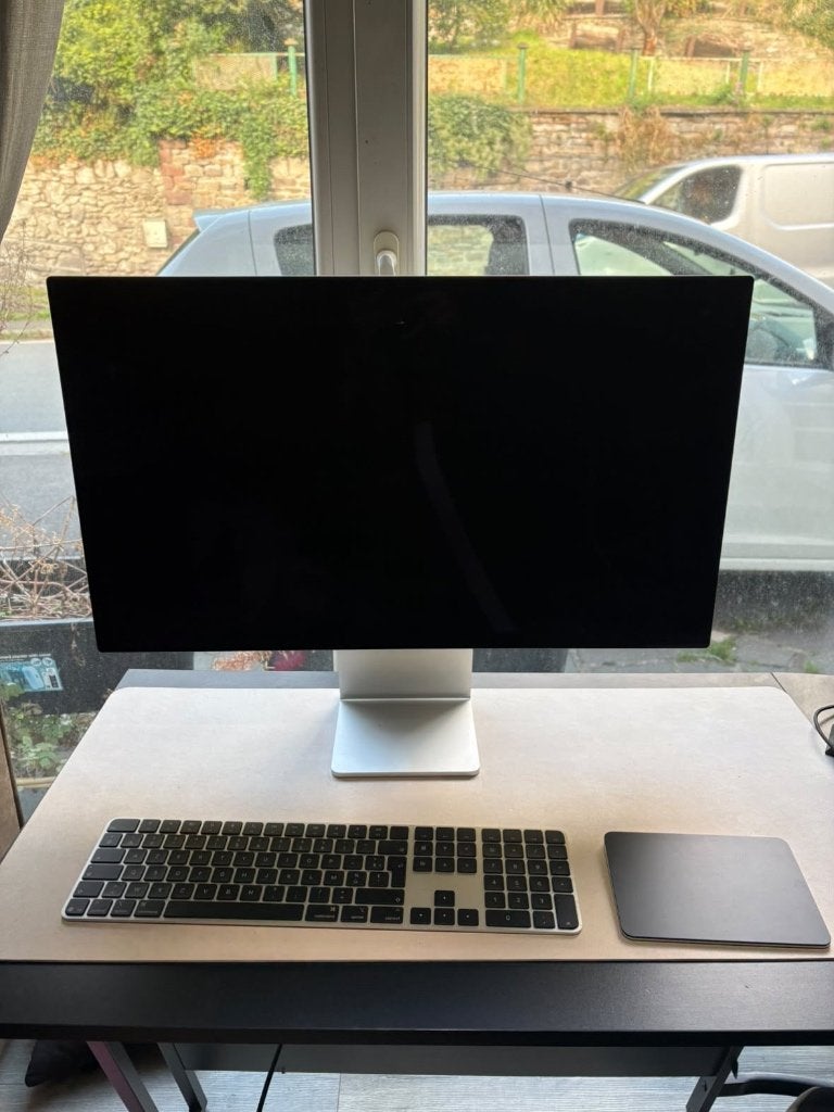 Apple studio display, Hoofdtelefoonaansluiting, 101 t/m 150 Hz, Ophalen of Verzenden, Zo goed als nieuw