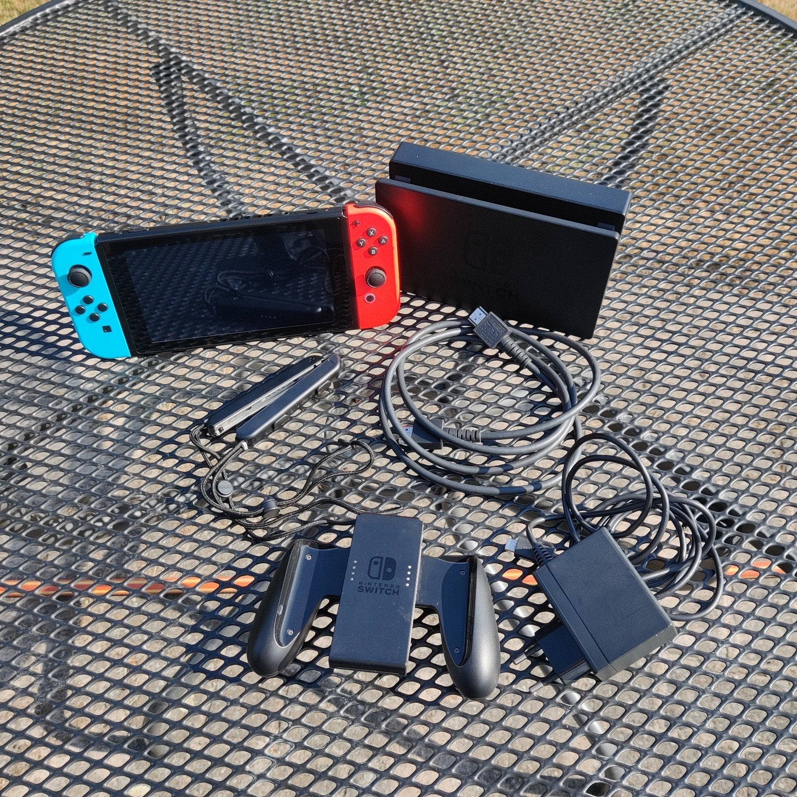 Nintendo Switch V2 met Joy-Cons, dock en oplader, Games en Spelcomputers, Spelcomputers | Nintendo Switch, Ophalen of Verzenden