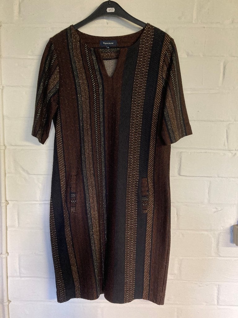 Bruin zwart en goud kleedje met korte mouw, Terre Bleue, 40, Maat 38/40 (M), Ophalen of Verzenden, Zo goed als nieuw, Meerkleurig