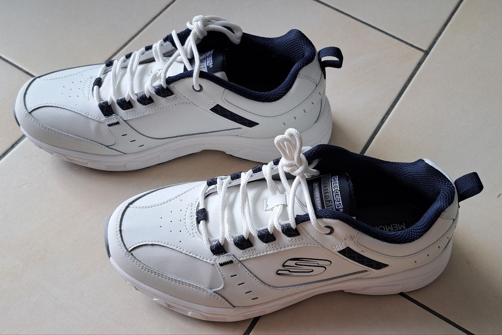 Skechers relaxed fit/memory foam, Sport en Fitness, Overige Sport en Fitness, Ophalen of Verzenden
