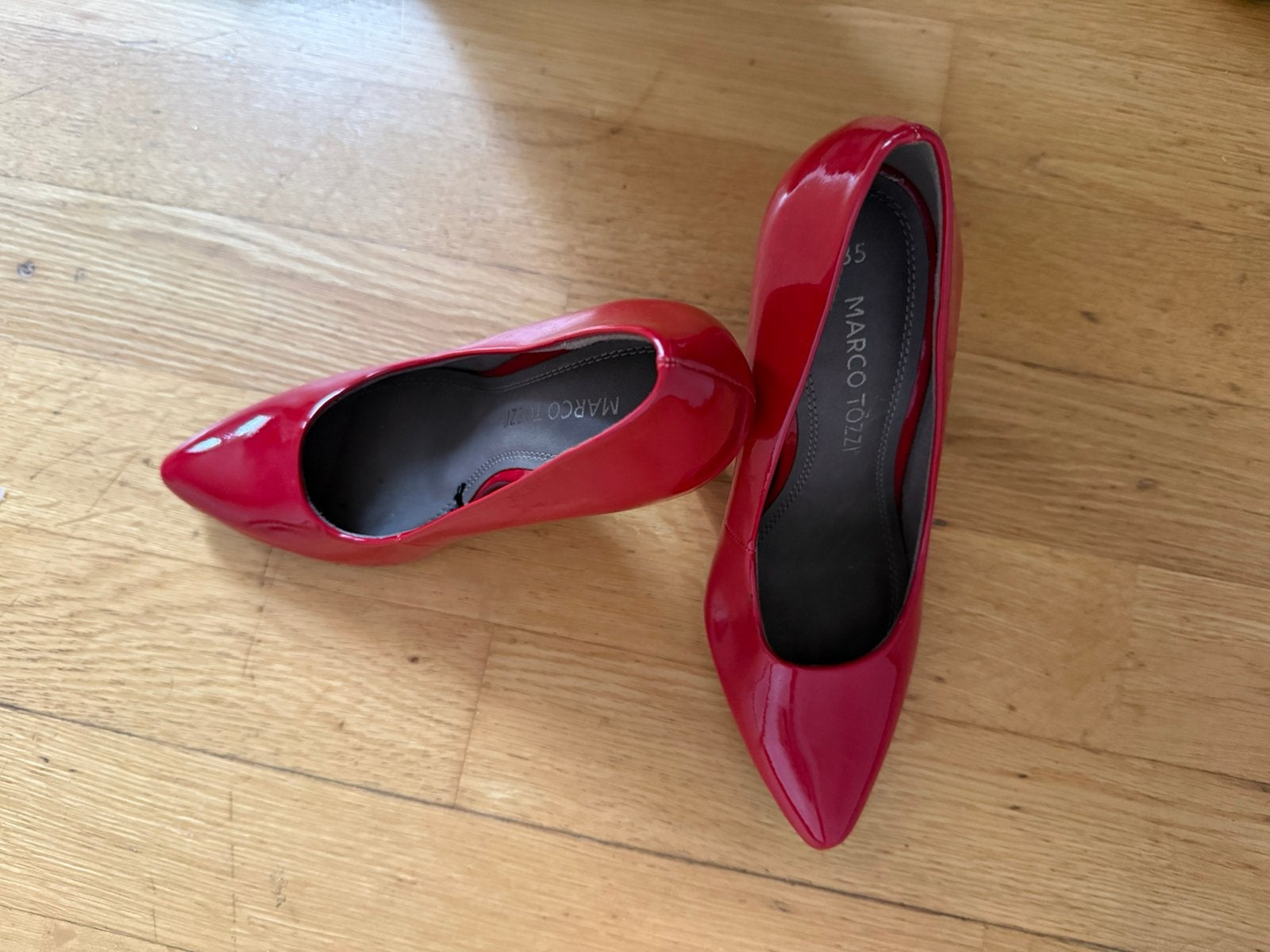 Rode pumps - Marco Tozzi, Ophalen, Zo goed als nieuw, Pumps