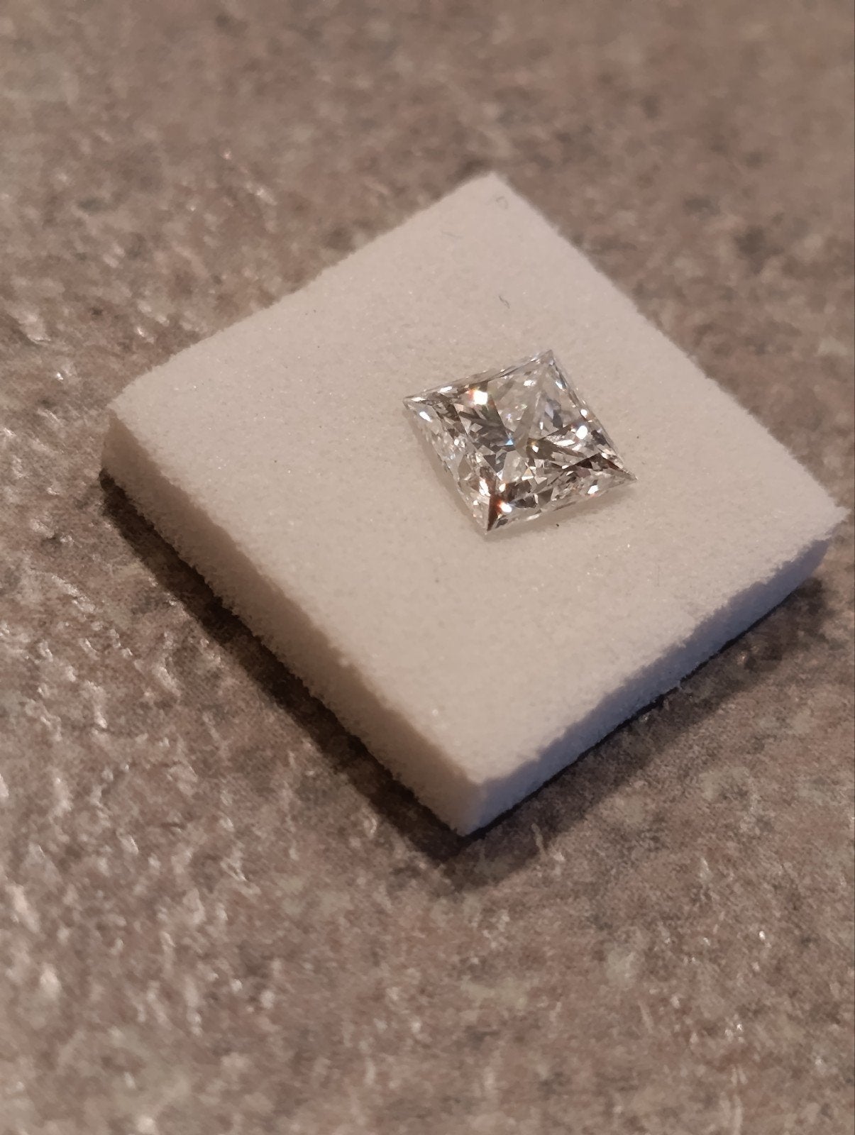 Prachtige 0.93 C. IGI Gecertificeerde Diamant Princess Cut, Ophalen of Verzenden