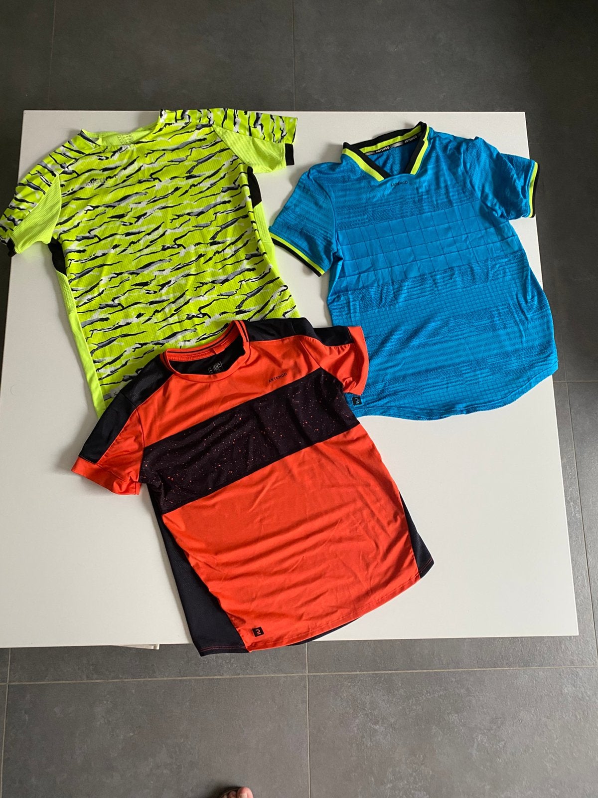 A vendre 3 maillots de football, Taille XS ou plus petite, Enlèvement, Comme neuf