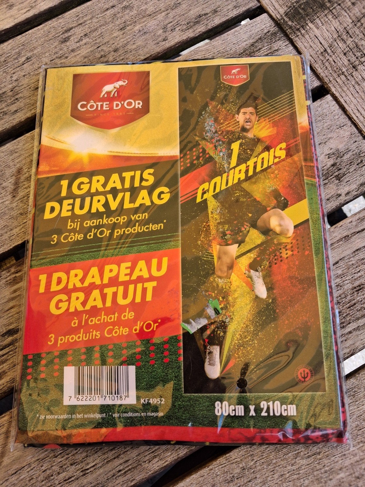 2 Nieuwe Vlaggen Rode Duivels : Courtois en Witsel., Enlèvement, Neuf, Fanion ou Écharpe