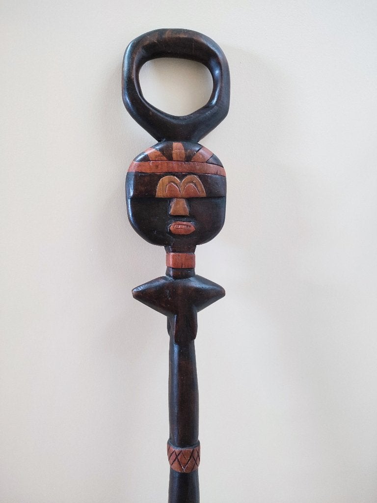 Kenia: prachtige handgemaakte houten wandelstok. H. 90 cm, Antiek en Kunst, Ophalen of Verzenden
