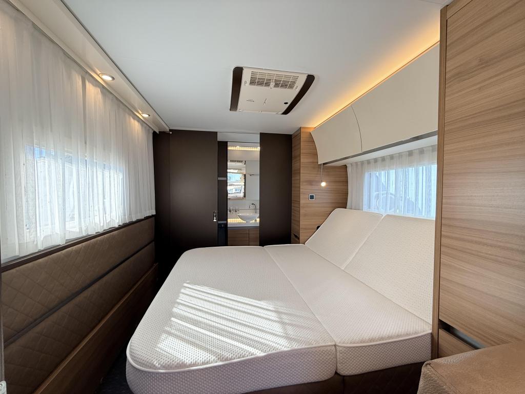 Adria Alpina 663 HT, Caravans en Kamperen, 7 tot 8 meter, Bedrijf, Tot en met 3, Adria