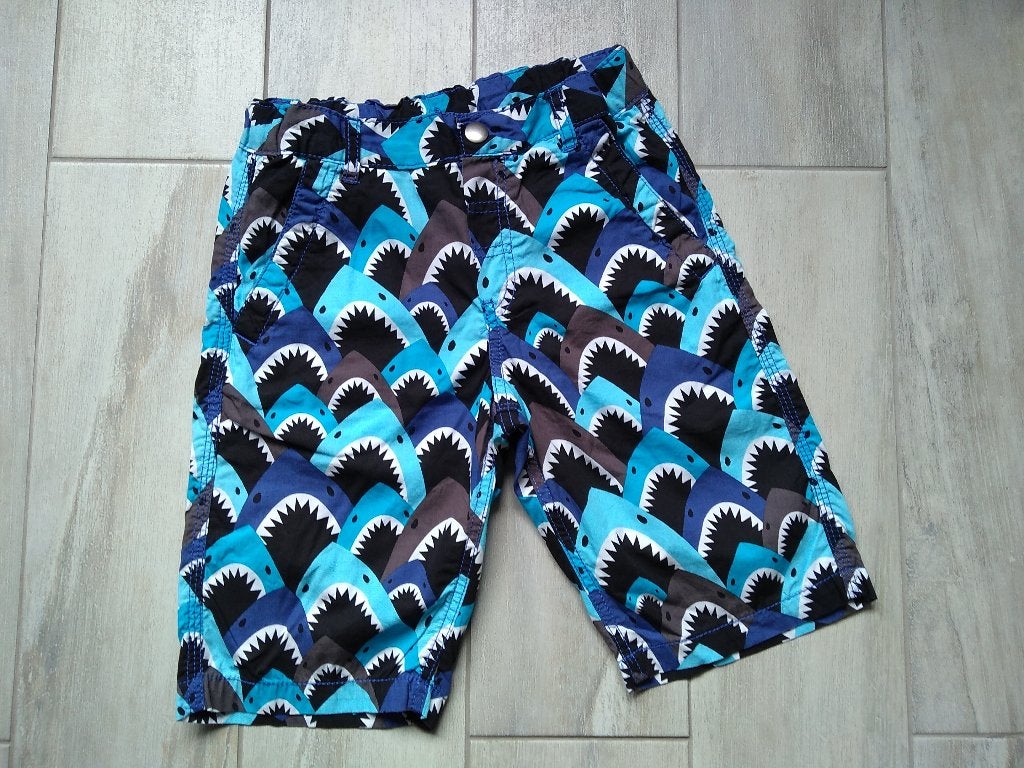 ★ M128 - korte broek haai, Ophalen of Verzenden, Zo goed als nieuw, Jongen, Broek