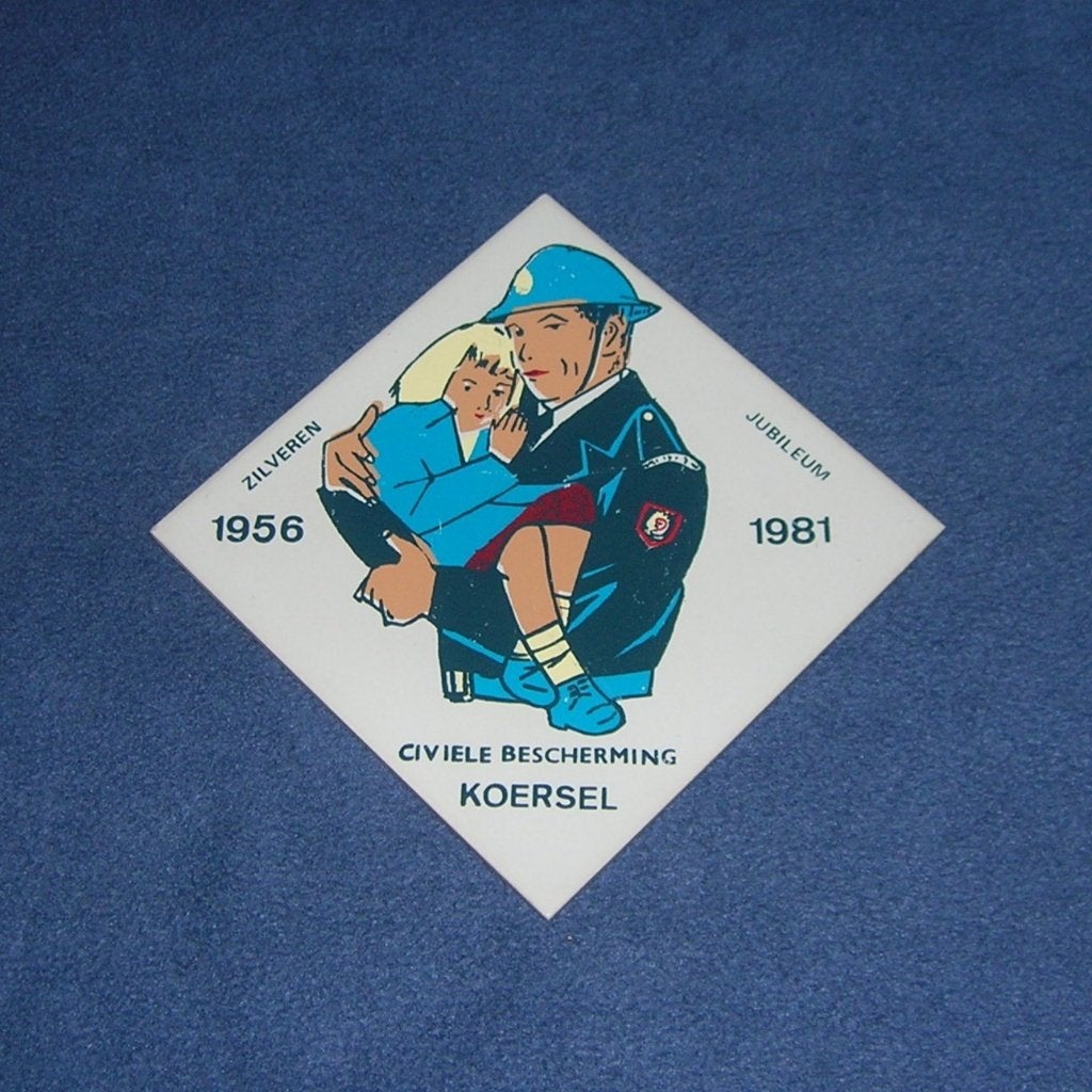 Vintage tegel Civiele Bescherming Koersel, Ophalen, Zo goed als nieuw