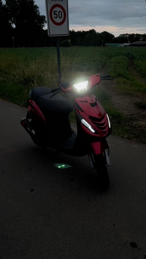 Piaggio zip iget E5, Fietsen en Brommers, Ophalen, Zo goed als nieuw, Zip