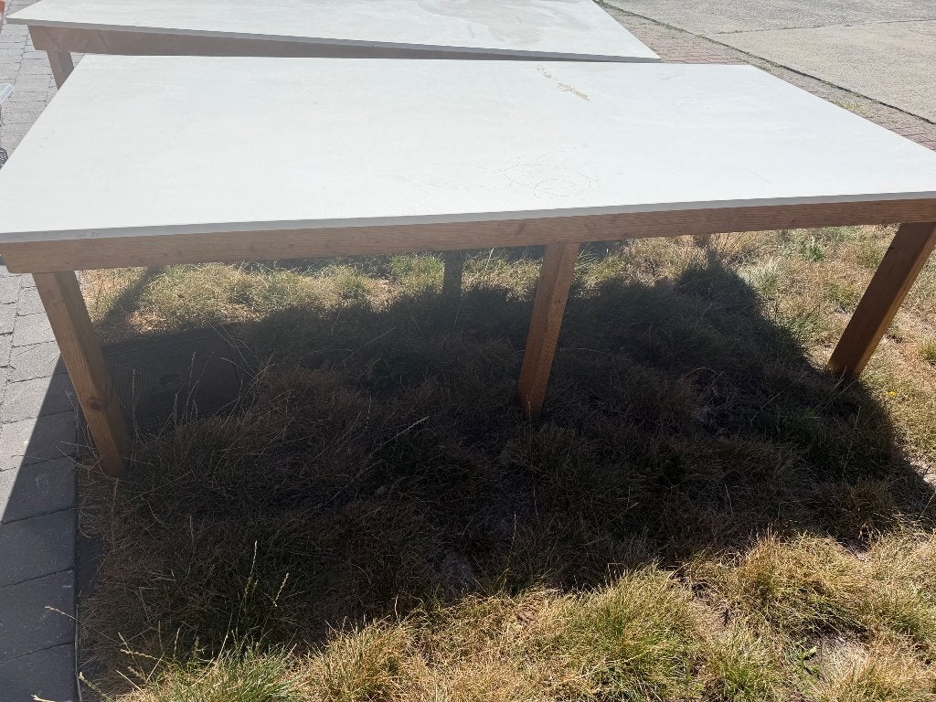 Tables GRATUITES, 50 à 100 cm, 100 à 150 cm, Carré, Comme neuf