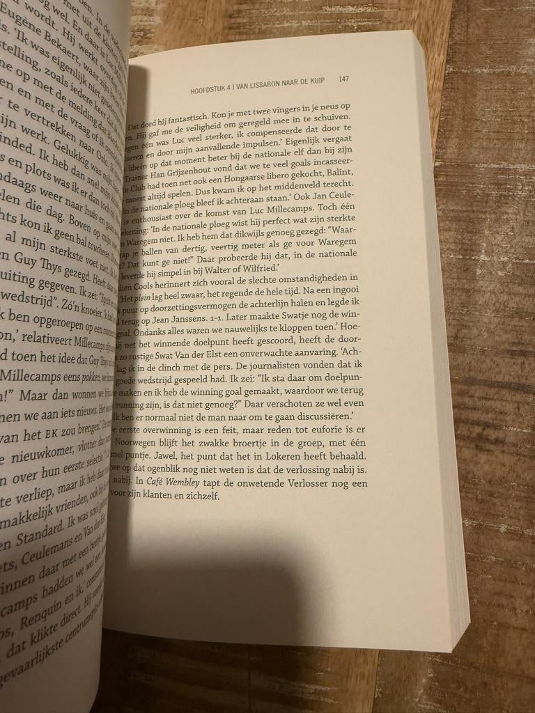 De Grote Duivels, Het volledige verhaal achter het EK 1980 -, Boeken, Ophalen of Verzenden, Balsport, Gelezen, Geert De Vriese & Frank Van Laeken