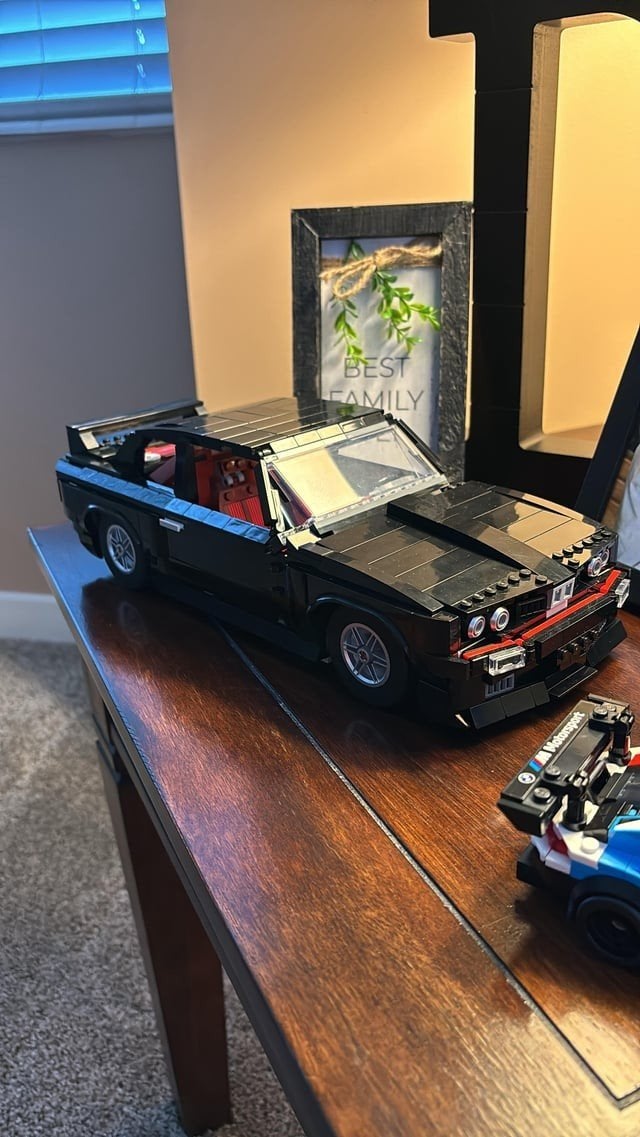 Lego 10304 camaro 
Met doos , boekje en spareparts.
140 euro, Ophalen of Verzenden
