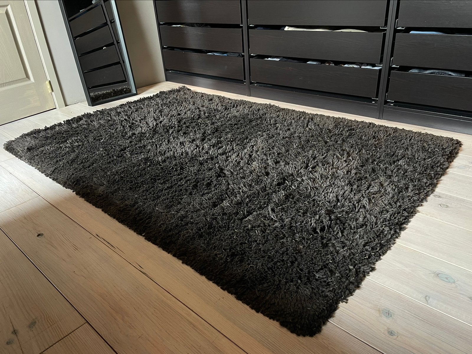 Tapis IKEA CASER - 133 x 195 cm - Poils longs brun foncé, Zo goed als nieuw, Bruin