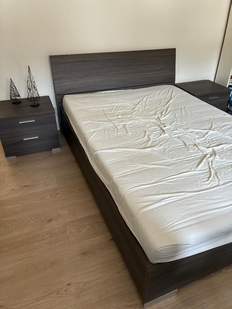 complete slaapkamerset in donkergrijs houtlook, modern., Huis en Inrichting, Slaapkamer | Complete slaapkamers, Ophalen, Zo goed als nieuw