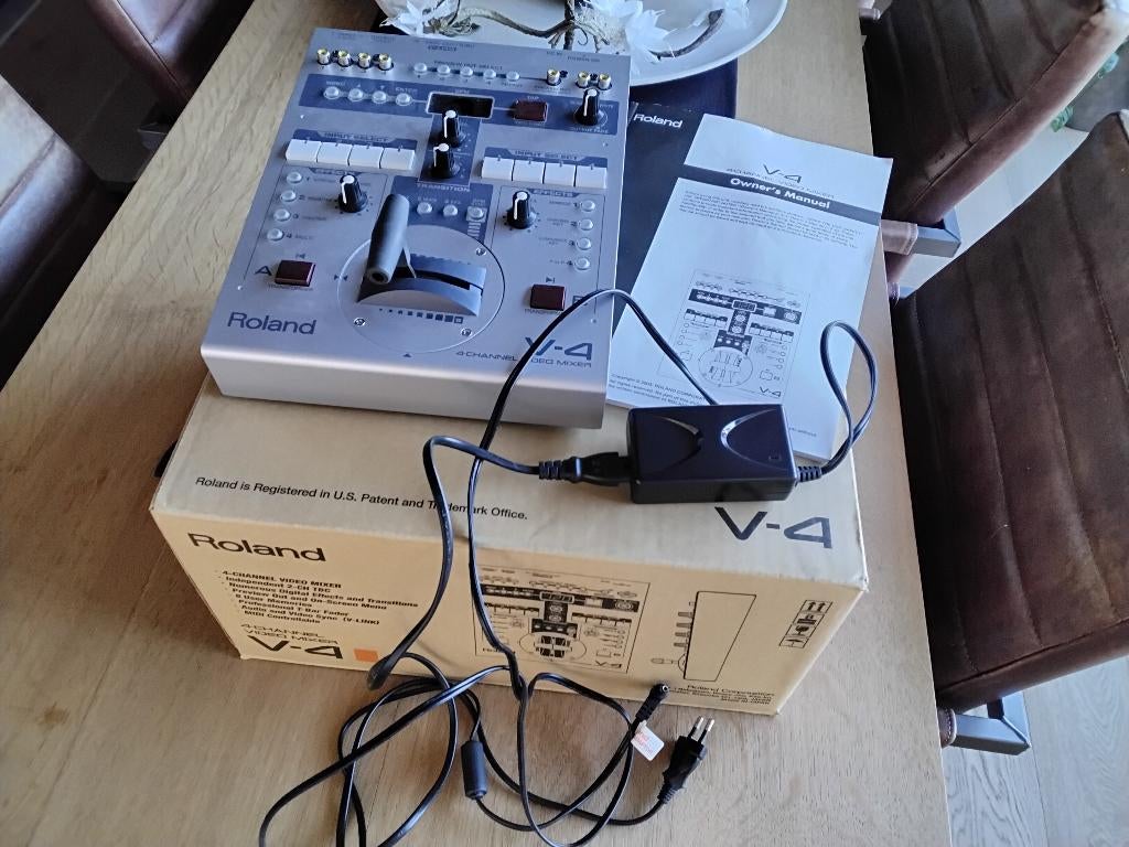 Roland V-4 video mixer, Ophalen, Zo goed als nieuw, Video