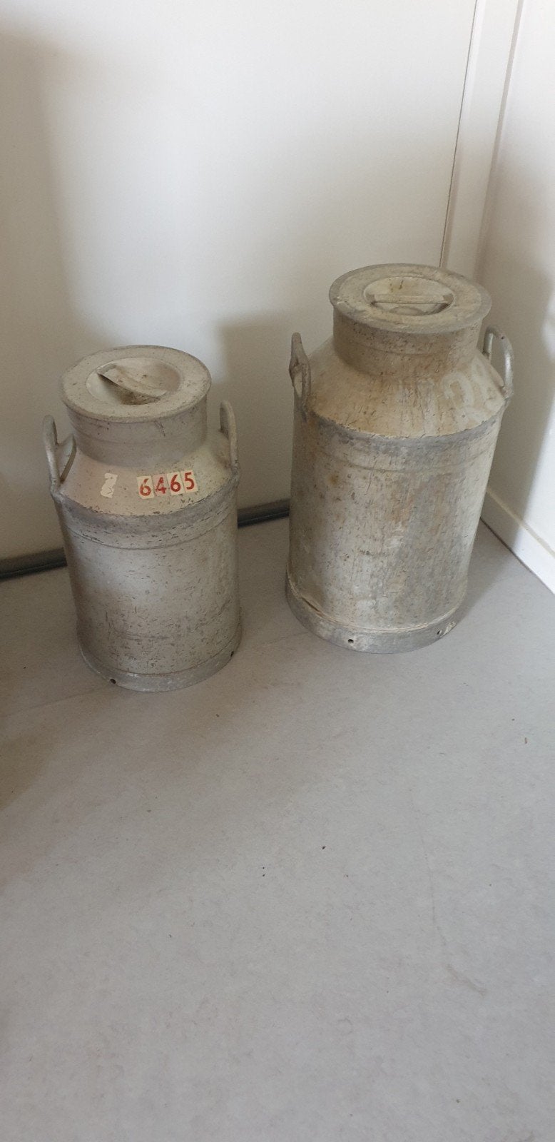 2 vintage aluminium melkbus, Ophalen