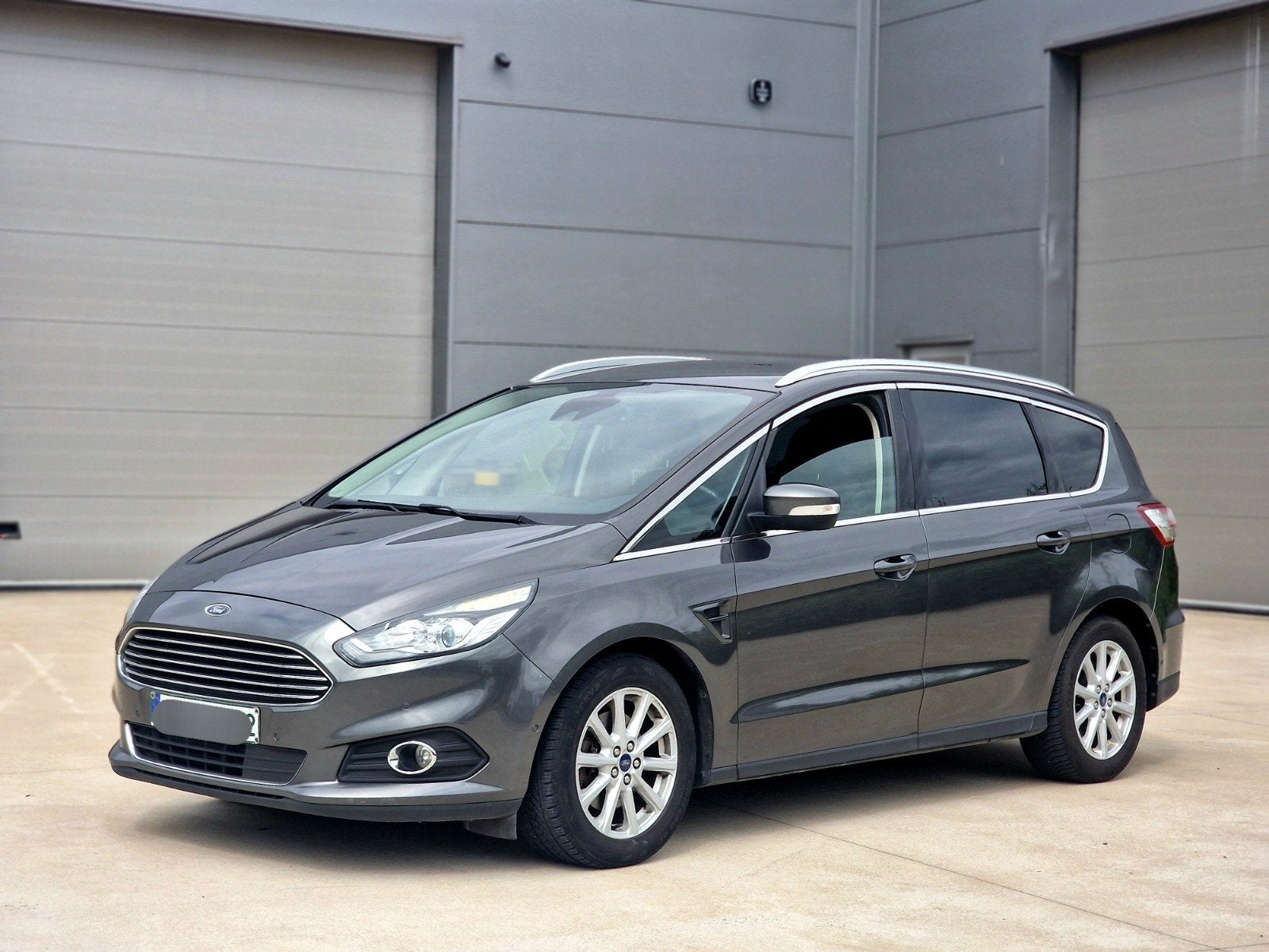 Ford S-Max 2.0 TDCi Automatic — 2017 — Fourche avant homolog, Argent ou Gris, Entreprise, Carnet d'entretien, Noir