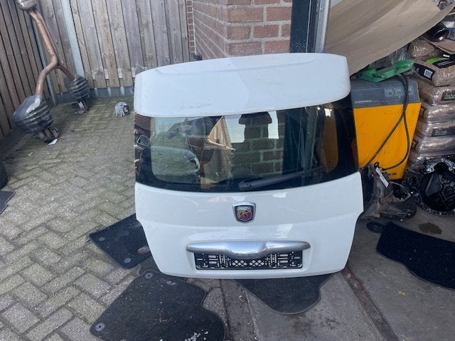 ACHTERKLEP Abarth 500 / 595 / 695 (01-2008/-), Taurusavenue 1
2132 LS  Hoofddorp, NL, Webaccessibility@stellantis.com, Gebruikt
