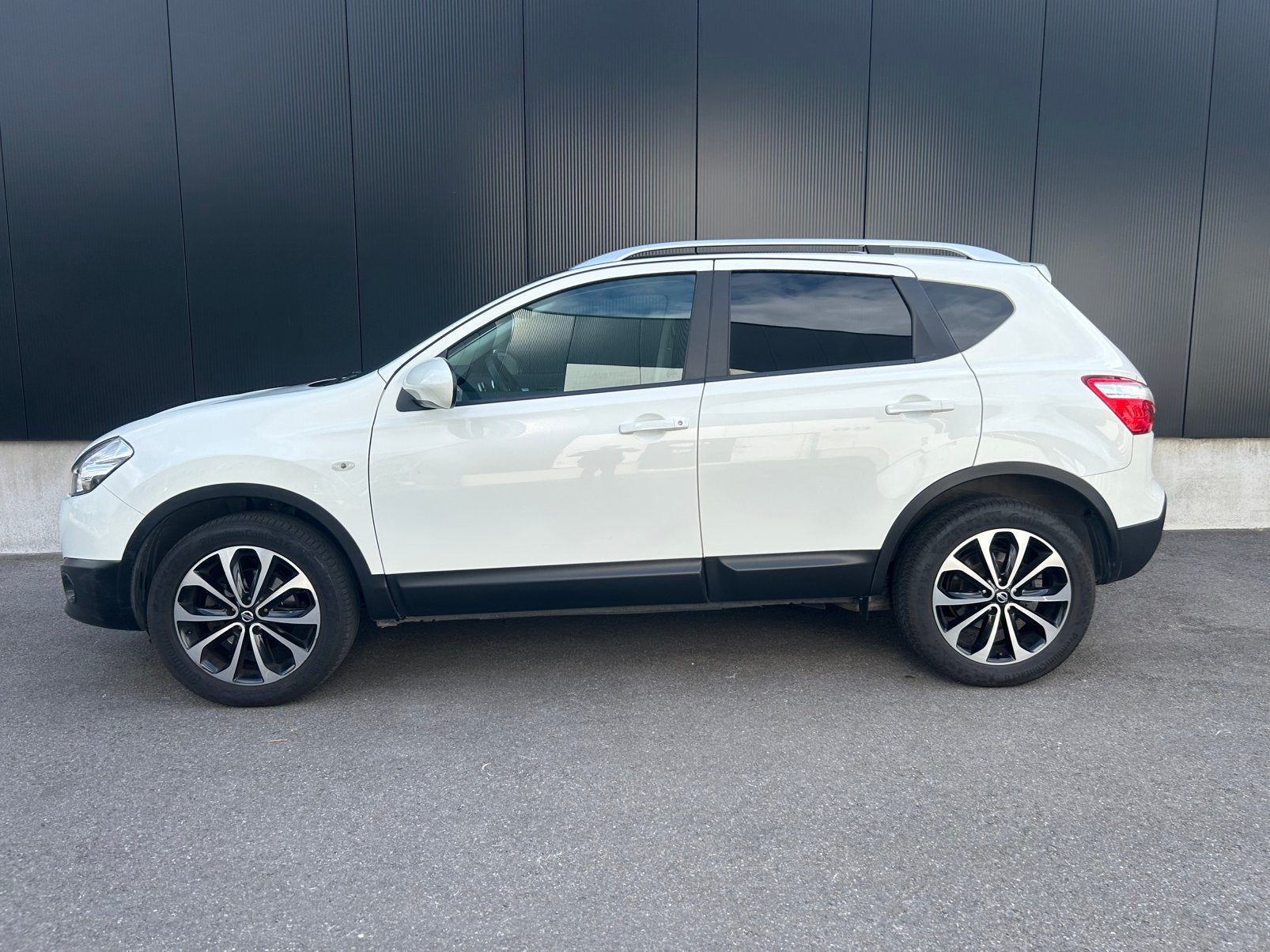 Nissan Qashqai 1.6i / Navi / Camera / 86000km, Auto's, Euro 5, Stof, Zwart, Wit