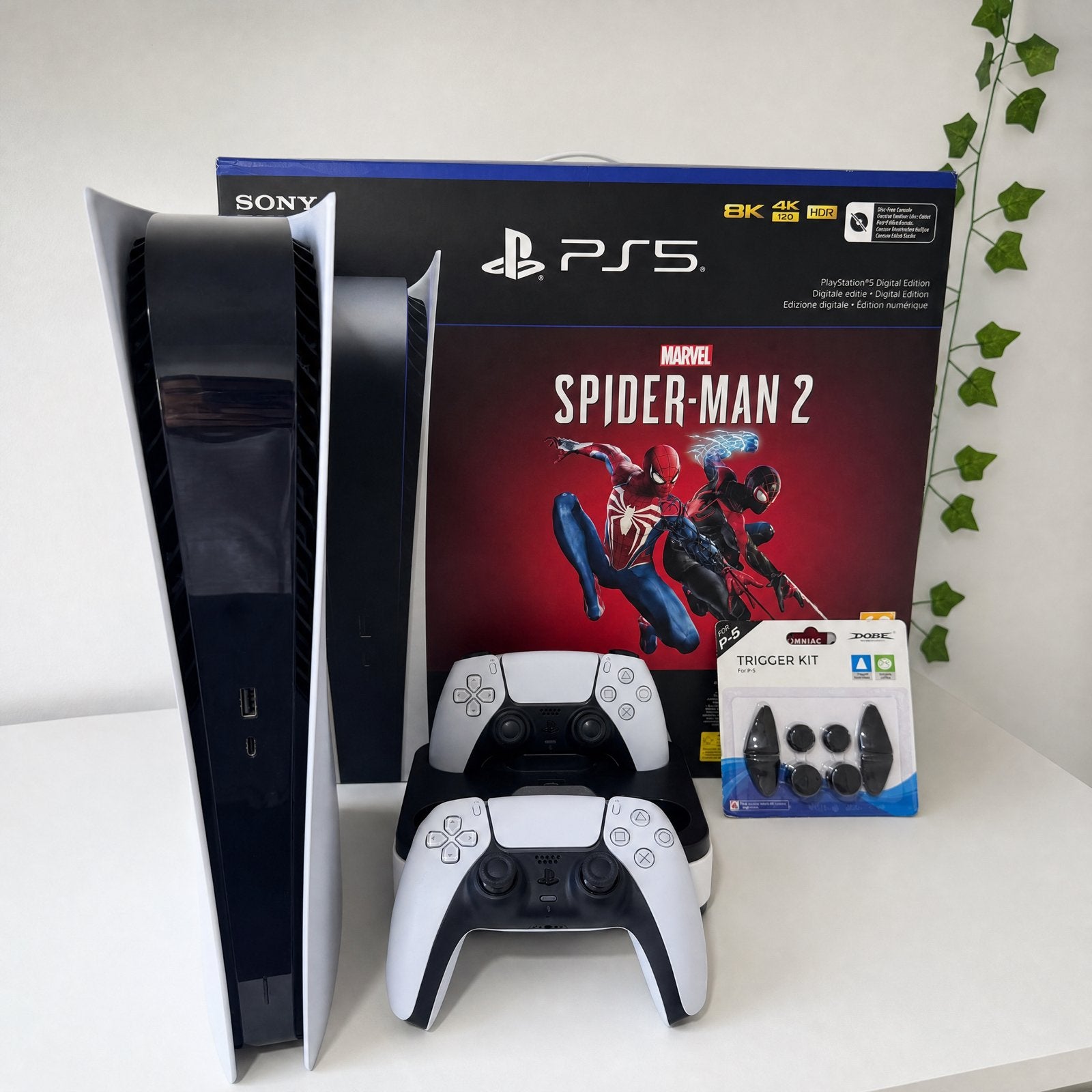 PS5 Digital Edition + 2 Controllers + Laadstation + Extra’s, Ophalen of Verzenden, Zo goed als nieuw