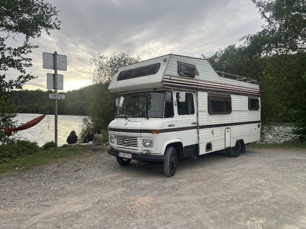 Mercedes BENZ 407D 1980 CAMPING CAR / 80 000Km, Autres modèles, Achat, Beige, 3 places