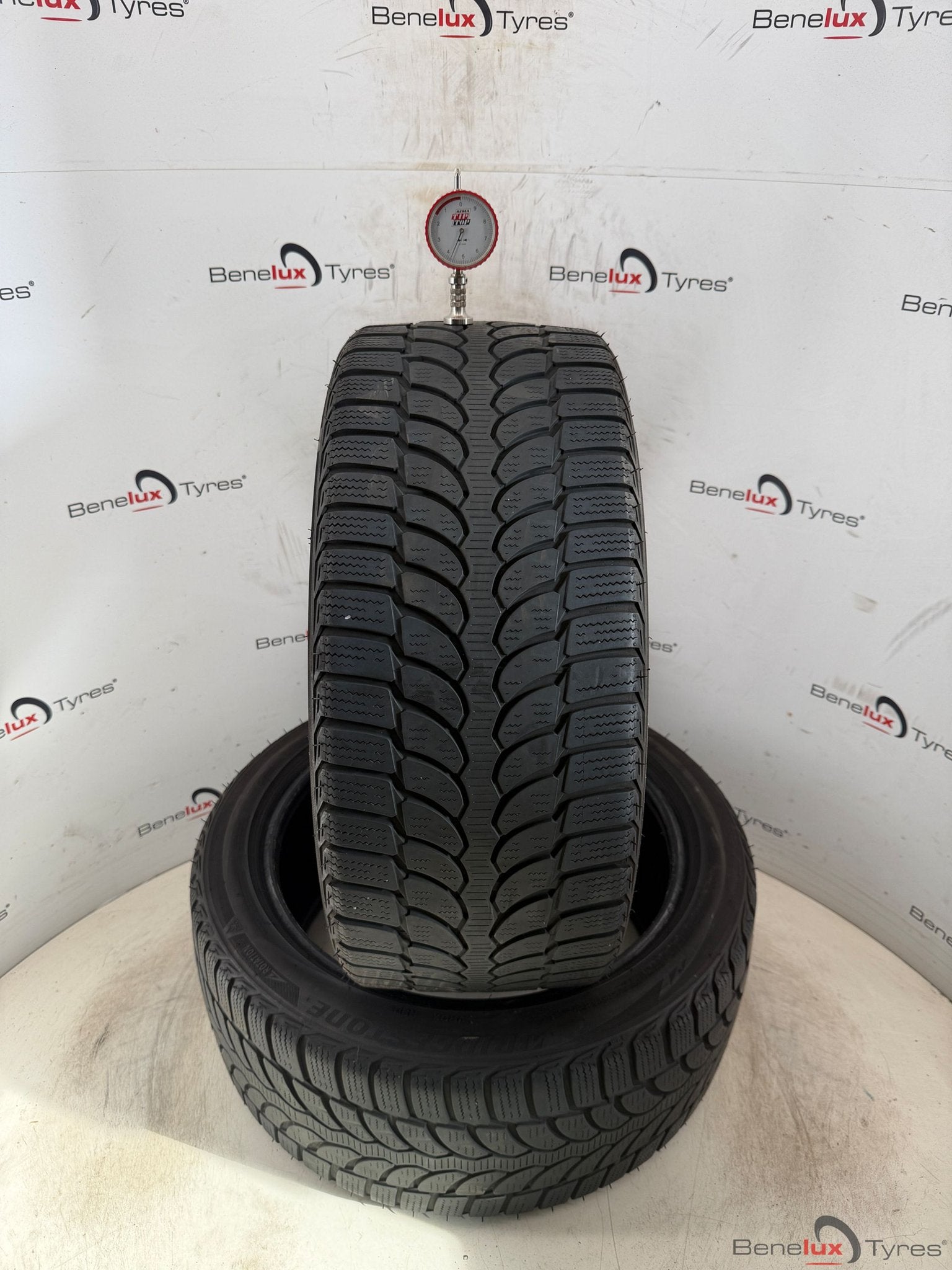 snow 245/40R17 95V Bridgestone 245/40 R17 245/40/17 2454017, Autos : Pièces & Accessoires, Véhicule de tourisme, -, Utilisé, -