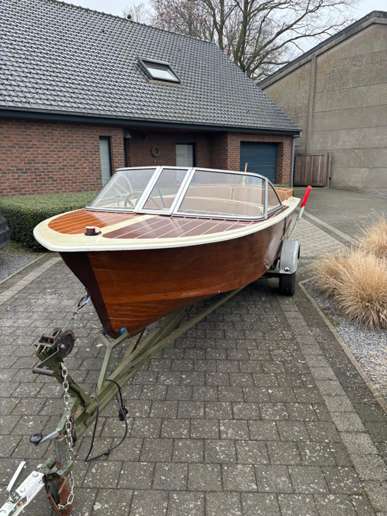 Boot mahoniehout met v6 motor, Binnenboordmotor, Zo goed als nieuw, Hout, Speedboot