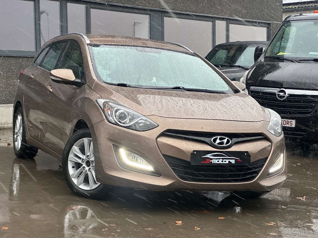 Hyundai i30 i30 • AUTOMATIQUE • ROULE PARFAITEMENT, Auto's, Hyundai, Gebruikt, Beige, 4 cilinders, 116 pk