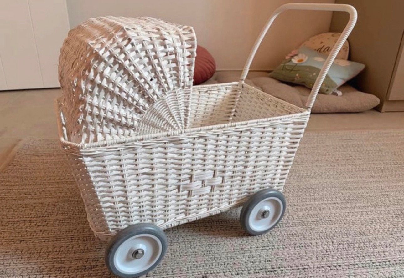 Landau / poussette en osier pour poupée – excellent état, Enfants & Bébés, Enlèvement, Comme neuf