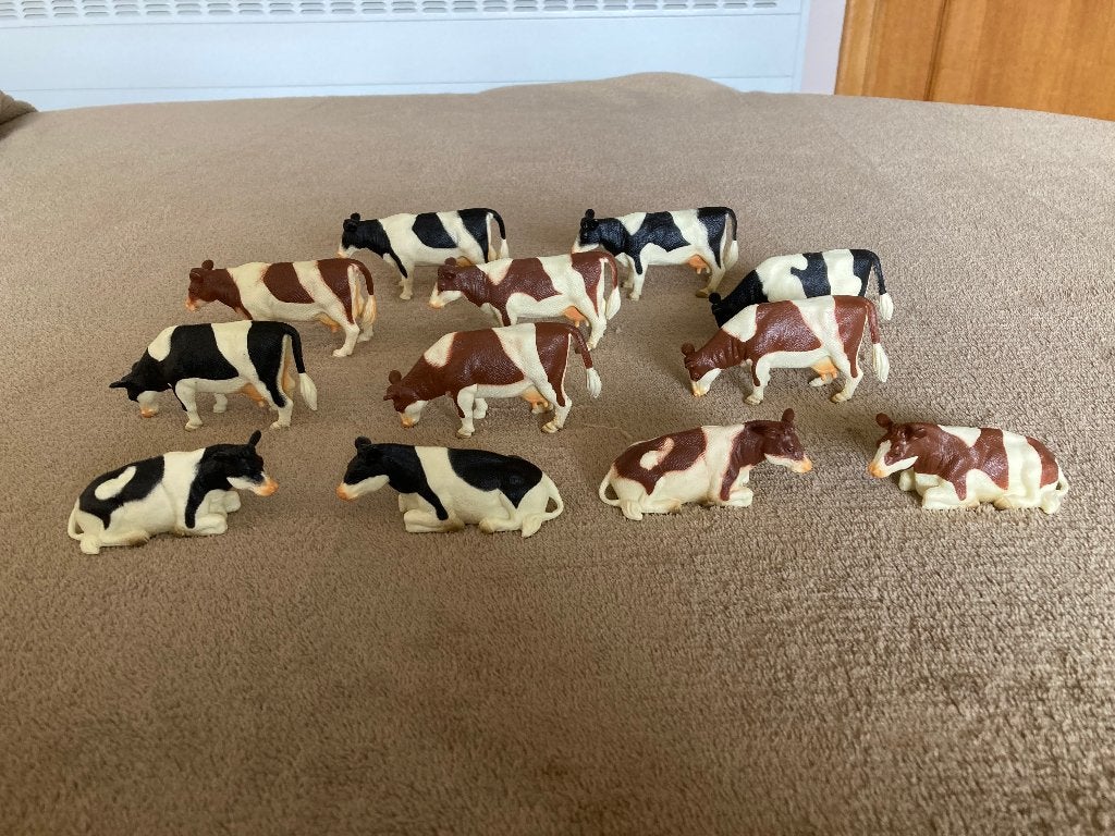 6 zwart/wit koeien + 6 bruin/wit koeien, schaal 1:32, Verzamelen, Ophalen of Verzenden, Zo goed als nieuw, Boerderijdier, Beeldje of Figuurtje