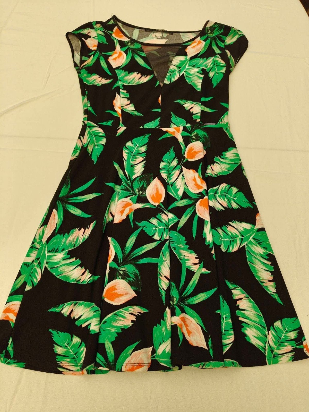 Robe Guess fleurie noire et verte – T. S., Guess, Ophalen of Verzenden, Zo goed als nieuw, Maat 36 (S)