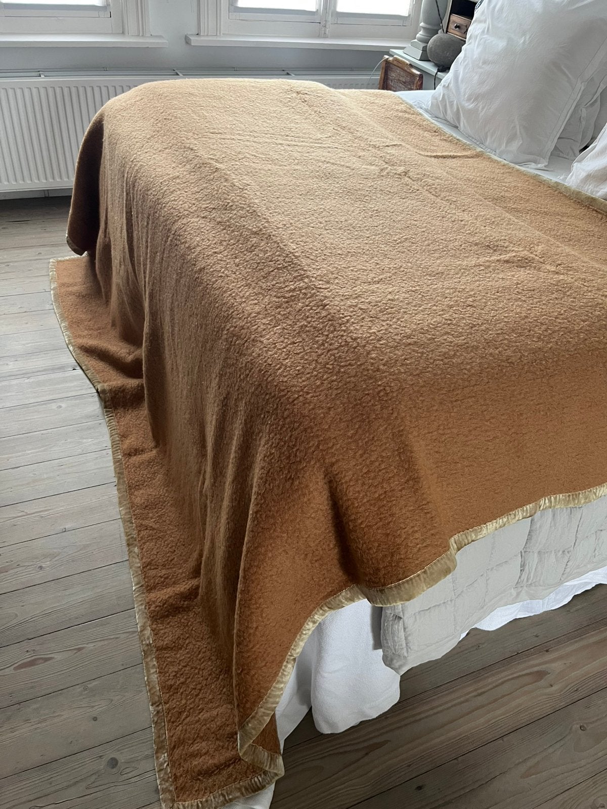 AUTHENTIEKE SOLE MIO DEKEN WOONDEKEN LICHTBRUIN WOL ZGSTAAT, Woondeken, Wol, Ophalen of Verzenden, Zo goed als nieuw