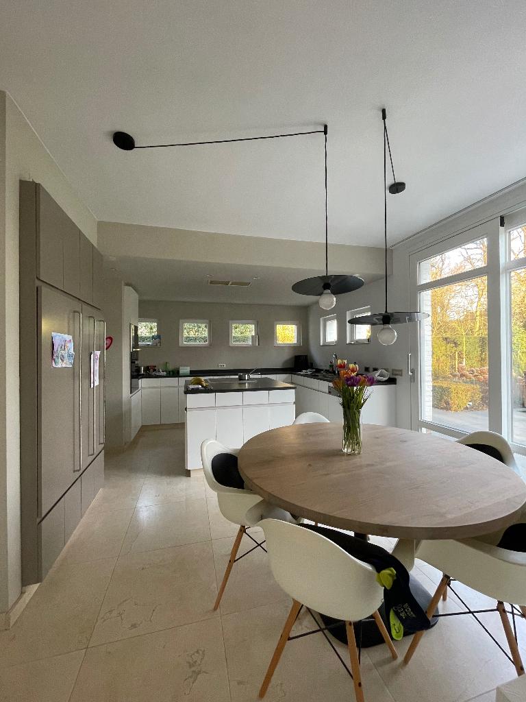 keuken, Huis en Inrichting, Keuken | Complete keukens, Gebruikt, U-keuken, Wit, Graniet of Steen, Greeploos, Met kookeiland, Ophalen