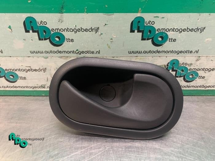 Poignée portière 4portes avant droite d'un Renault Clio (C, Autos : Pièces & Accessoires, Renault, -, 3 mois de garantie, Utilisé