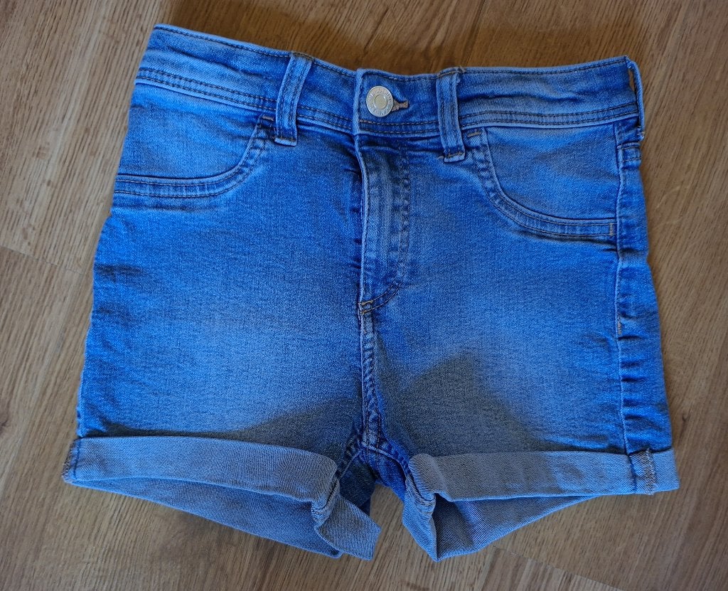 H&M lichtblauwe jeansshort 140, Enfants & Bébés, Vêtements enfant | Taille 140, Comme neuf, Fille, Pantalon, Enlèvement ou Envoi