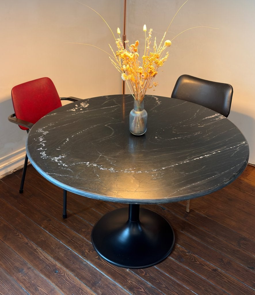Ronde tafel in zwart marmer, Ophalen, Zo goed als nieuw