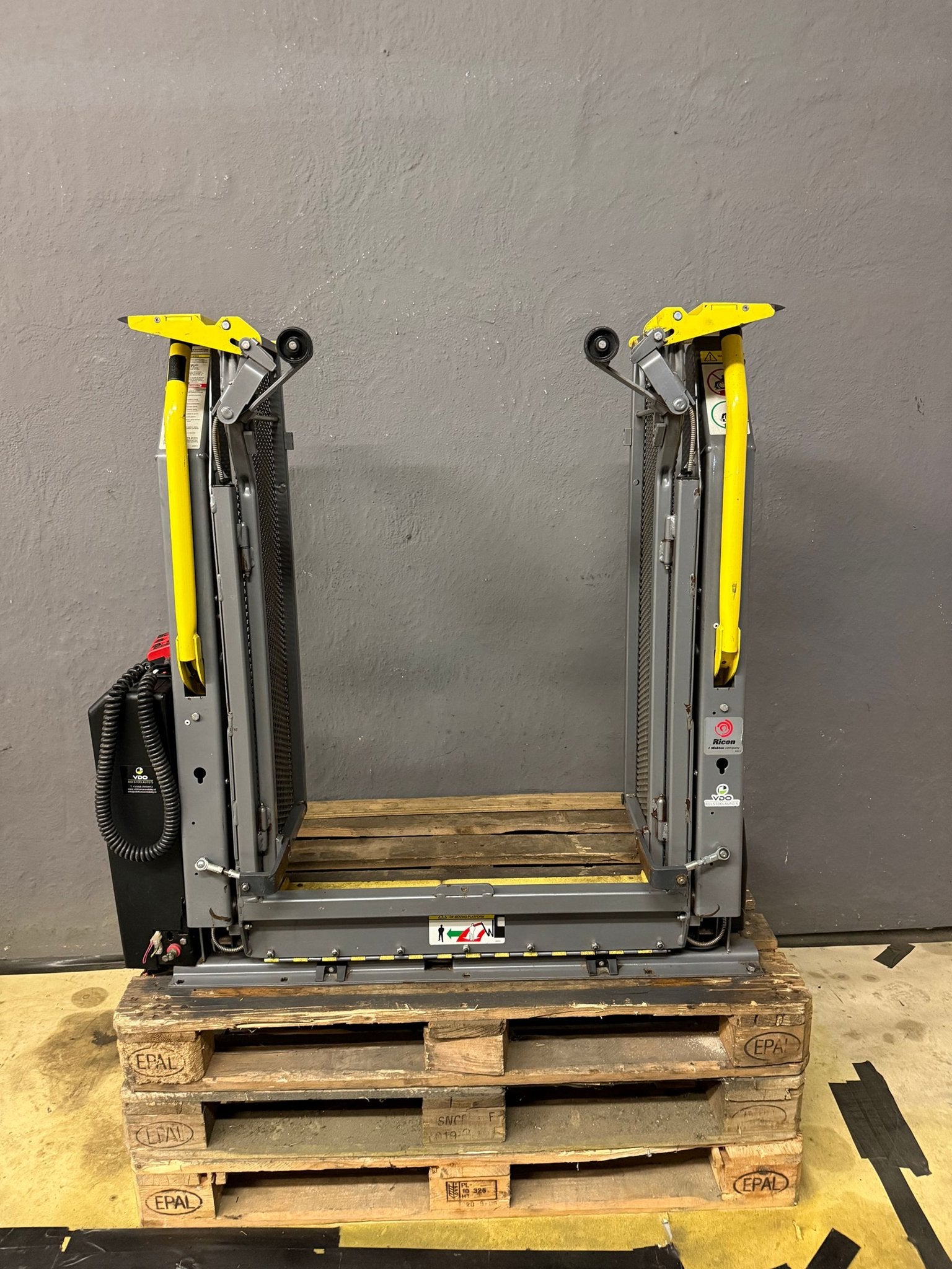 Rolstoellift Rolstoel lift invalide scootmobiel ricon oprij, Gebruikt, -, -, Ophalen of Verzenden