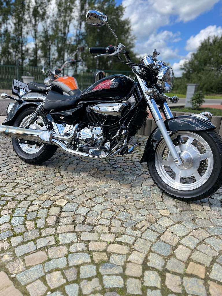 Hyosung Aquila 250 Efi, 2 cilinders, Chopper, Gebruikt, Particulier