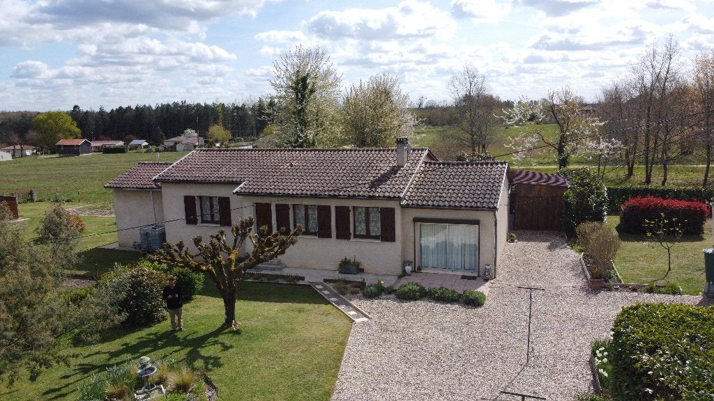 Villa met 4 slaapkamers en zwembad, Immo, Buitenland, Dorp, 112 m², Woonhuis, 4 kamers