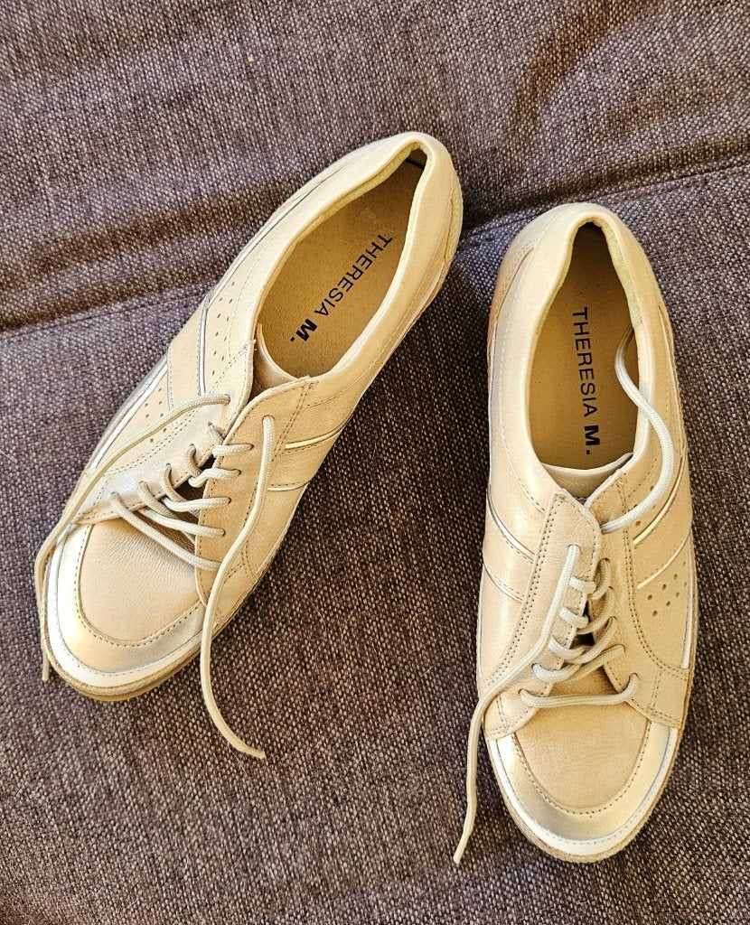 leren sneakers van Theresia M. maat 37, Ophalen of Verzenden, Zo goed als nieuw, Sneakers, Overige kleuren