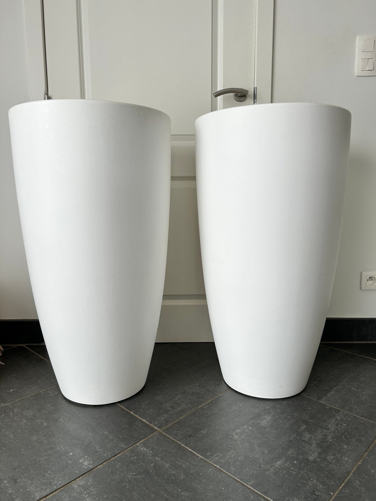 2 grote witte ELHO bloempotten, 90cm hoog, Tuin en Terras, Ophalen, Zo goed als nieuw, Binnen