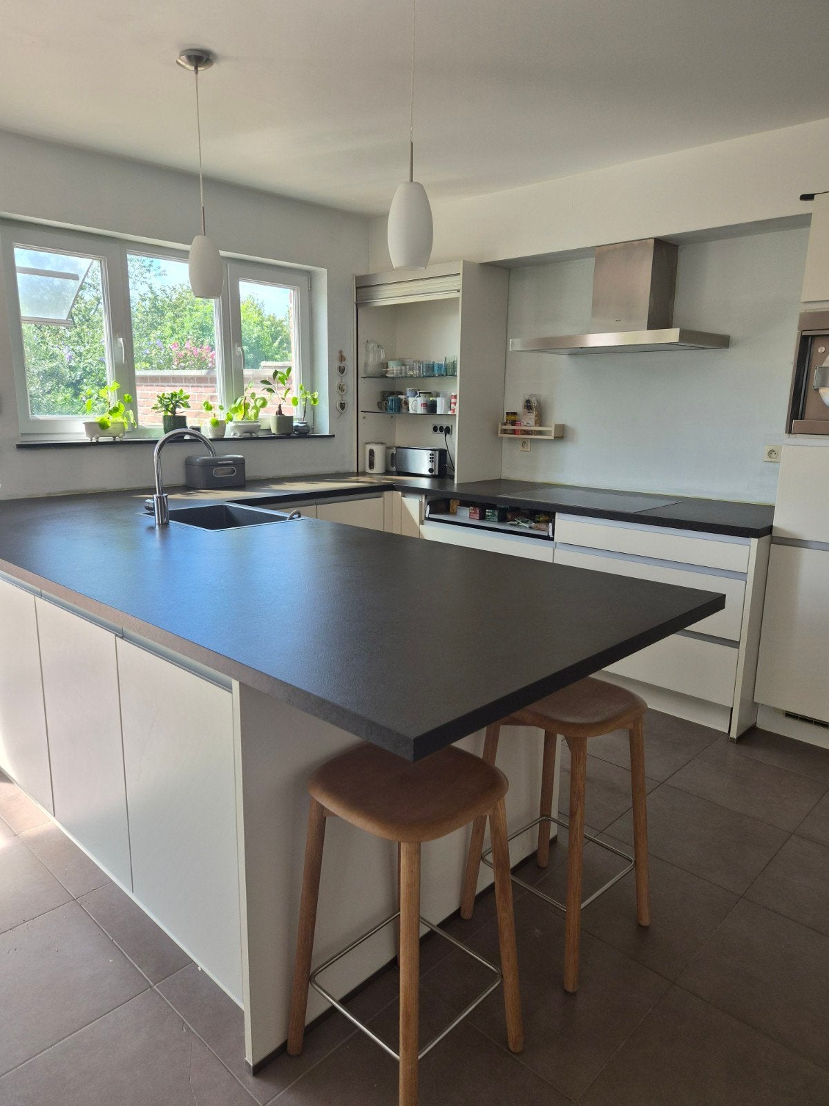 Cuisine avec appareils, Synthétique, Brillant ou Laqué, Enlèvement, Utilisé