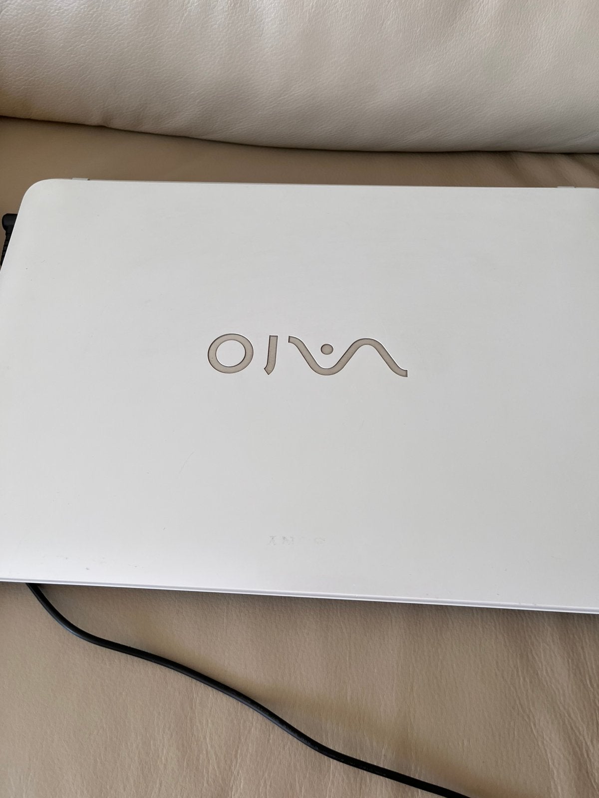 Sony VAIO wit met oplader, muis en geventileerde standaard, Computers en Software, Dockingstations, Ophalen, Zo goed als nieuw
