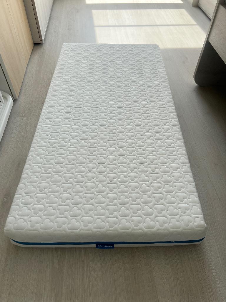 Aerosleep Matras + Matrasbeschermer met alle bedtextiel, Ophalen, 190 cm of minder, Zo goed als nieuw, Matras