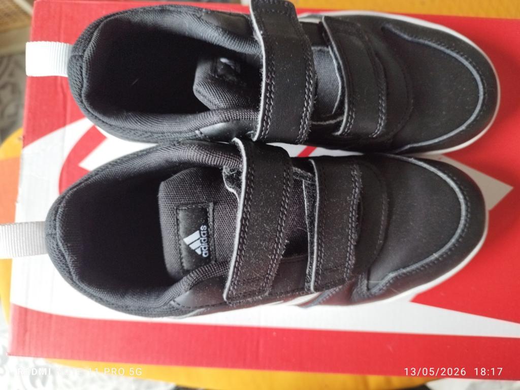 Chaussures Adidas pour le sport taille 34 négociable, Sport en Fitness, Snowboarden, Ophalen of Verzenden, Schoenen