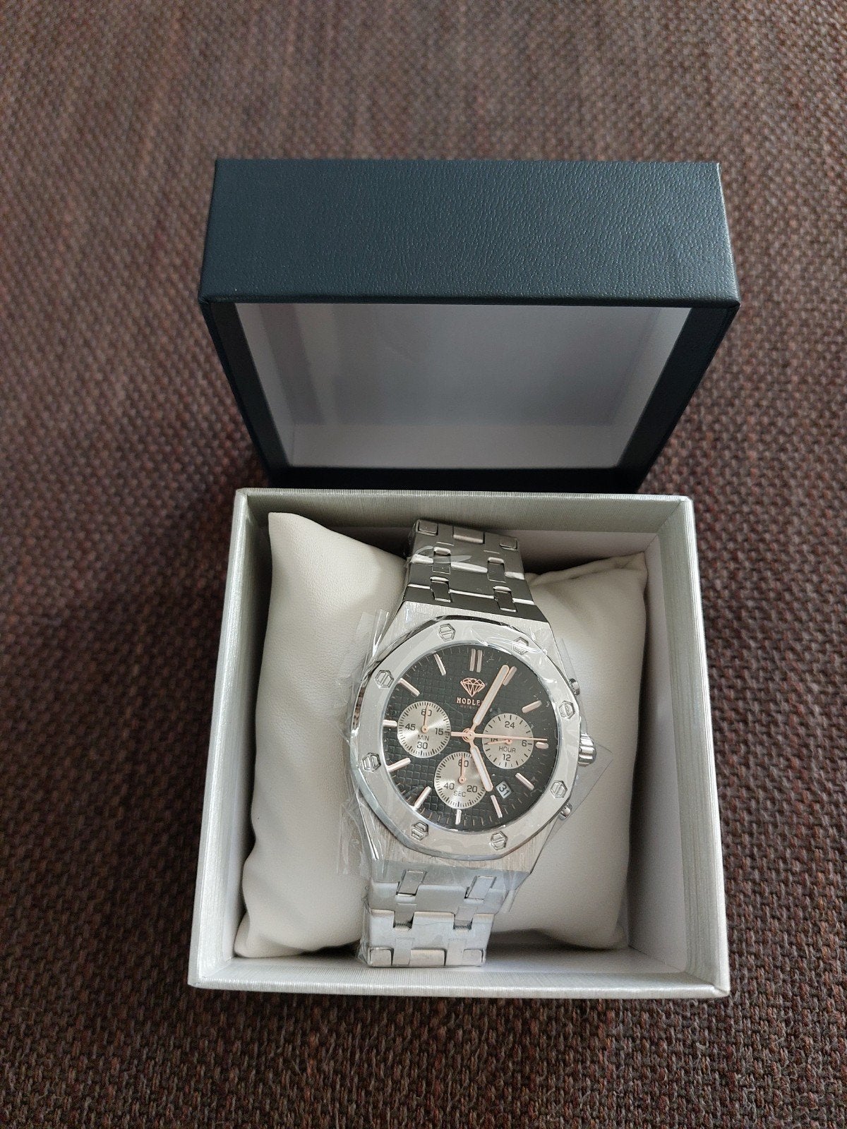 splinternieuw uurwerk van Hodler, Enlèvement